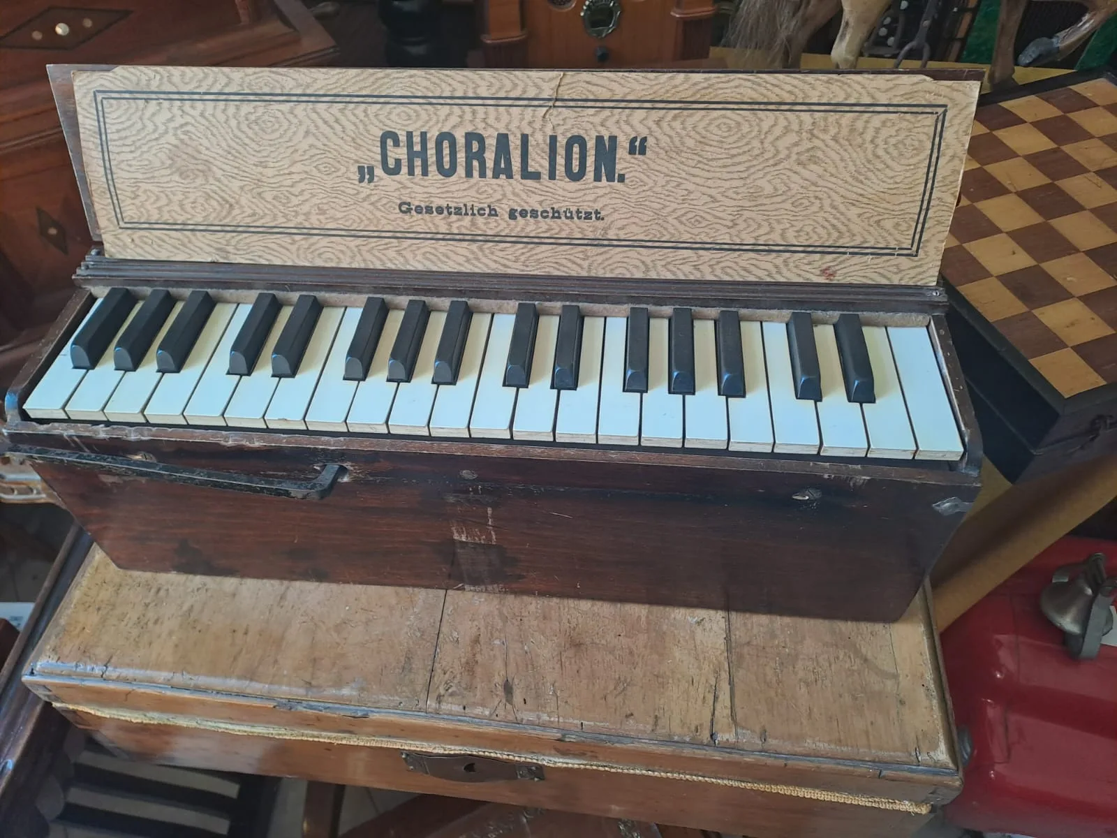 Piccolo organetto da tavolo Choralion con tastiera in legno e avorio