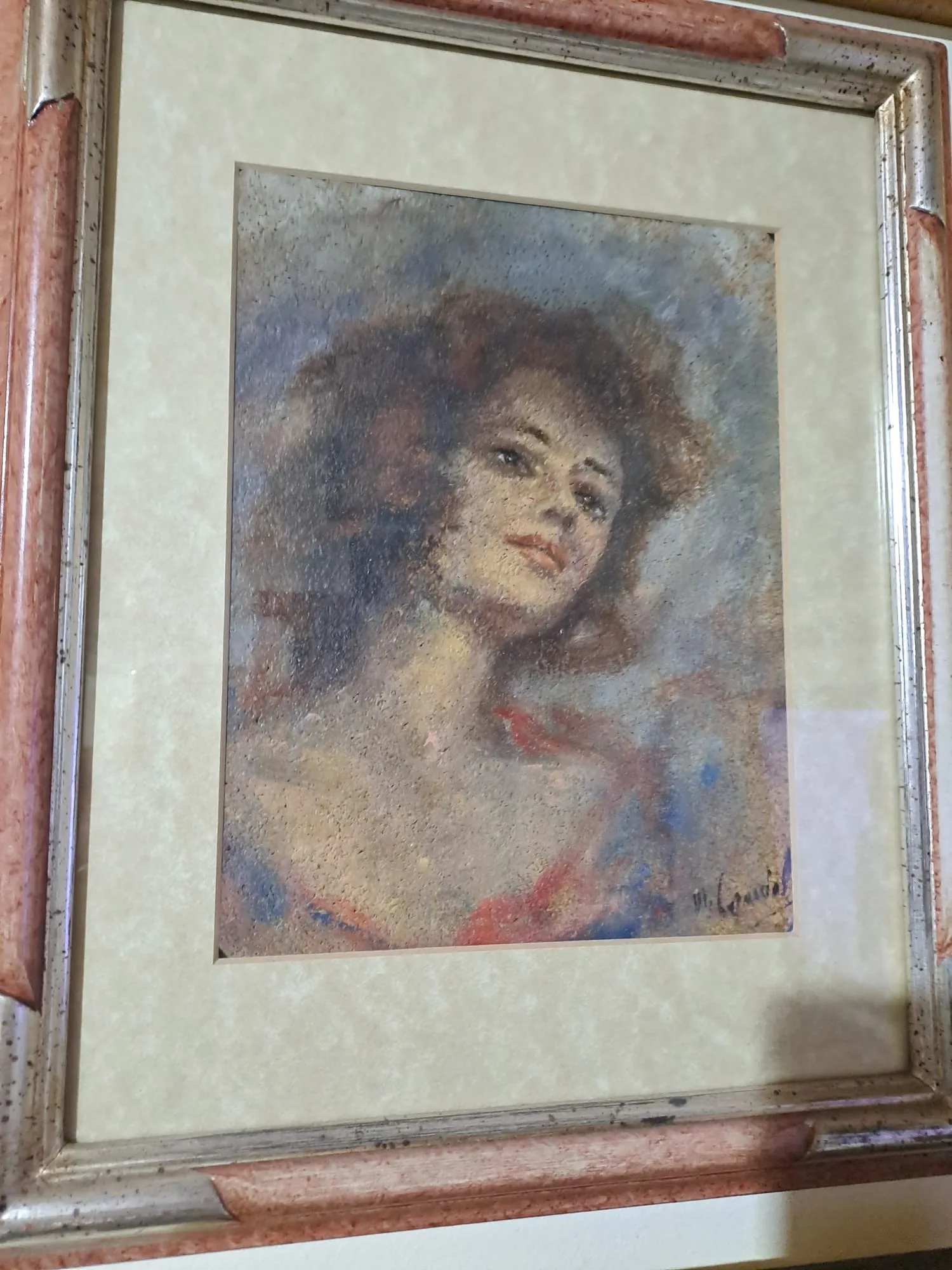 Ritratto di giovane donna dai capelli ramati a pastello, in cornice argento e rosa